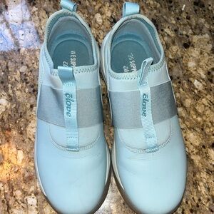 Clove sneakers women’s size 7.5, beautiful light blue sky color - like NEW!!